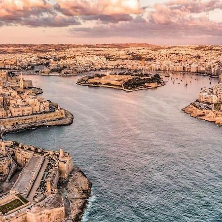 Apartmán Sea View Penthouse In Tas-Sliema Exteriér fotografie