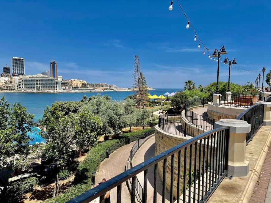 Apartmán Sea View Penthouse In Tas-Sliema Exteriér fotografie